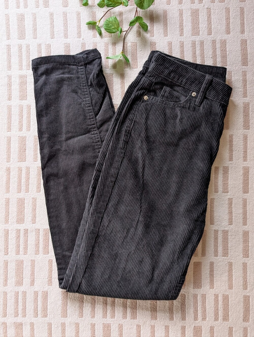 BDG | 25 | Mom High-Rise Corduroy Pant